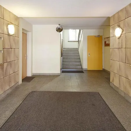 Cozy Near Train Station - 7