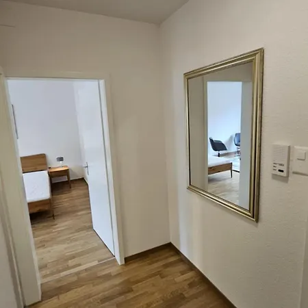 Cozy Near Train Station - 7 Apartment *