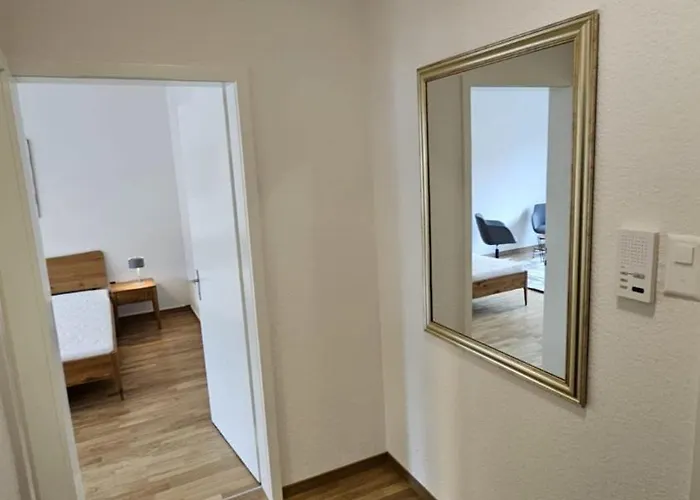 Cozy Near Train Station - 7 Apartment *