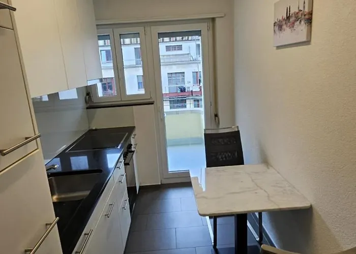 شقة Cozy Near Train Station - 7 *