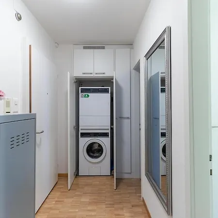 Cozy Near Train Station - 7 Apartament